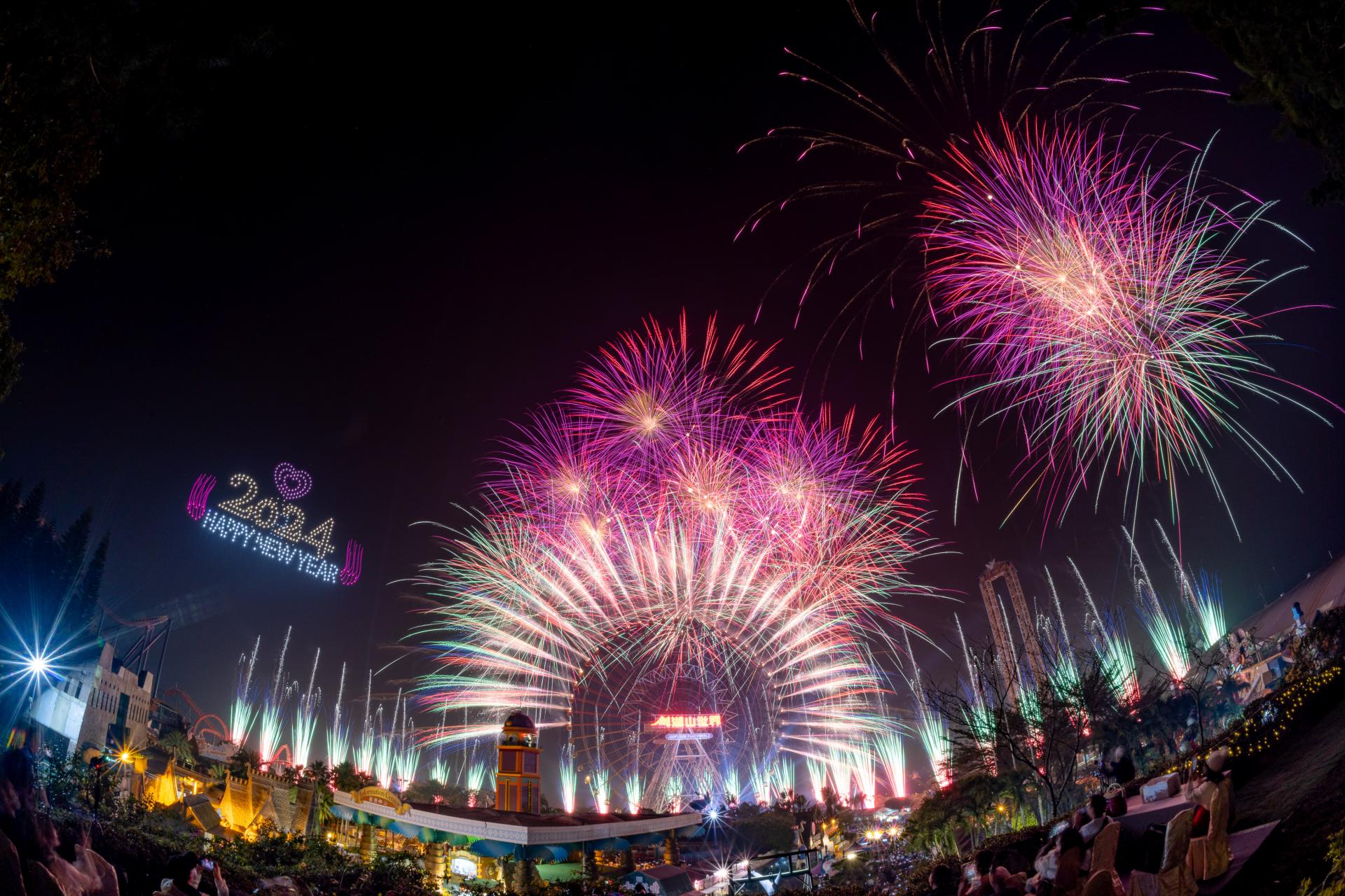 Global Photography Awards Winner - Three years of brilliance—New Year's Eve fireworks at Janfus