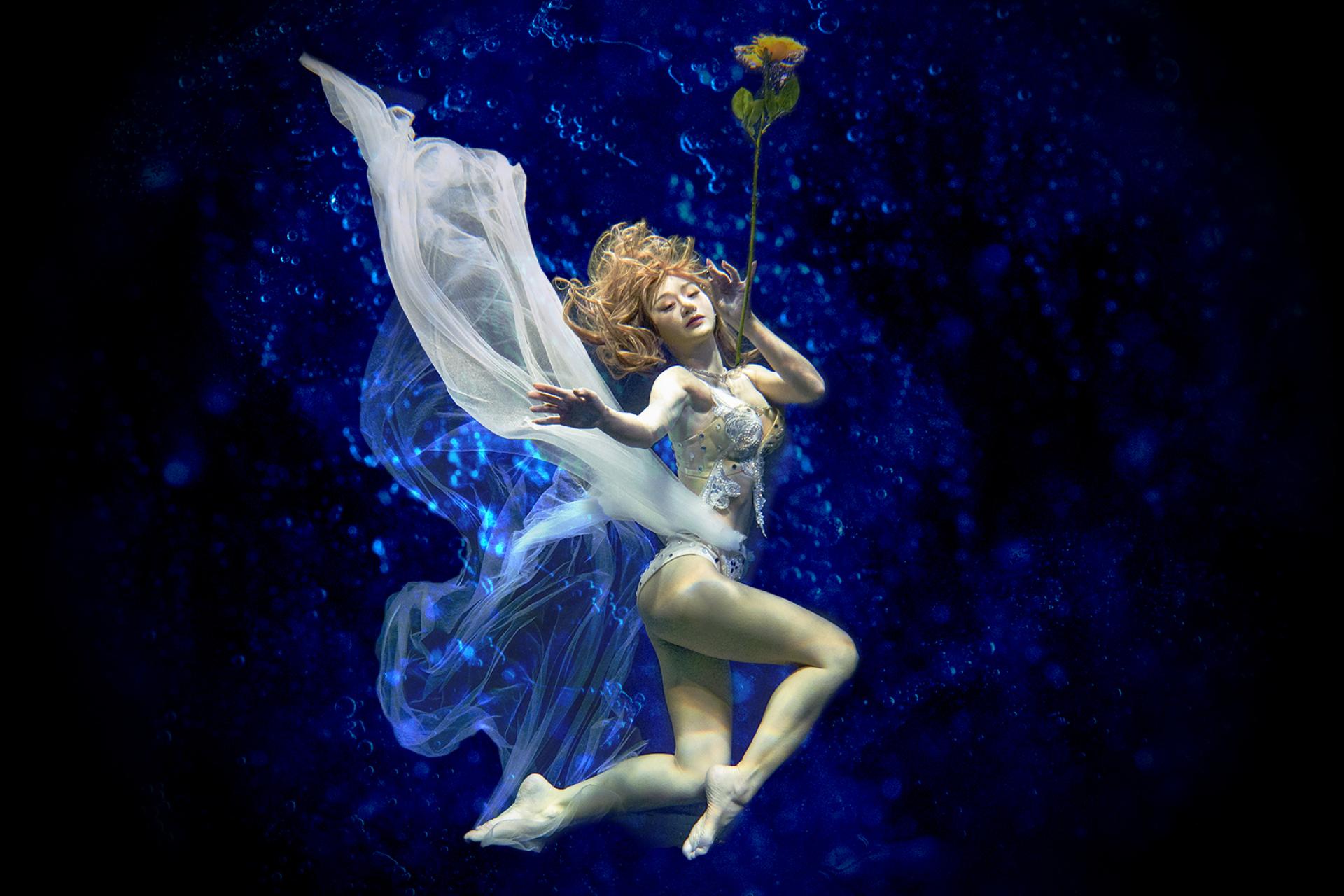 Global Photography Awards Winner - Dancing girl in the water 4