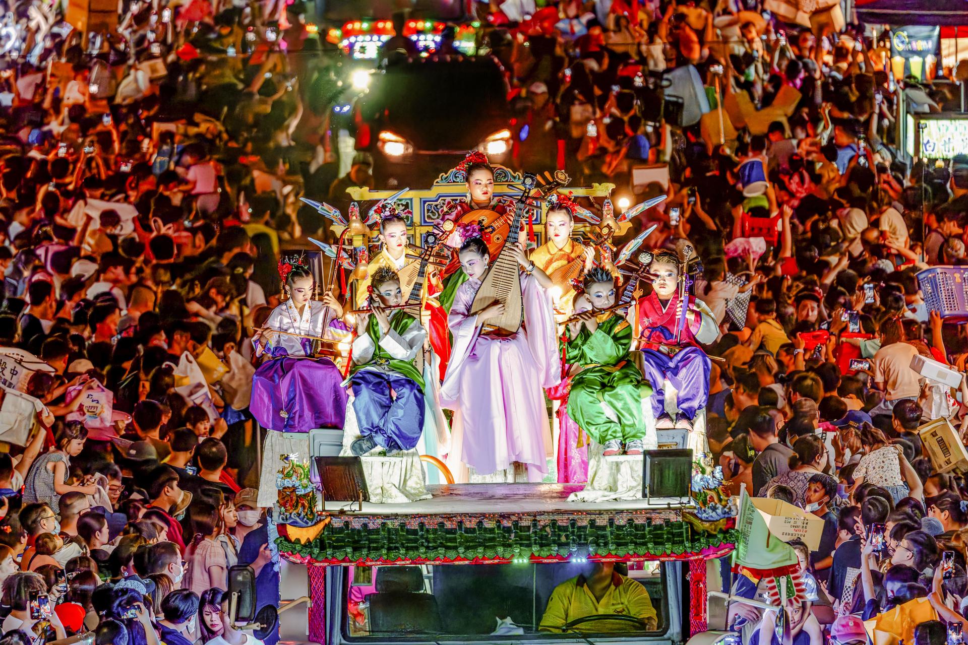 Global Photography Awards Winner - Art Parade Float in Beigang