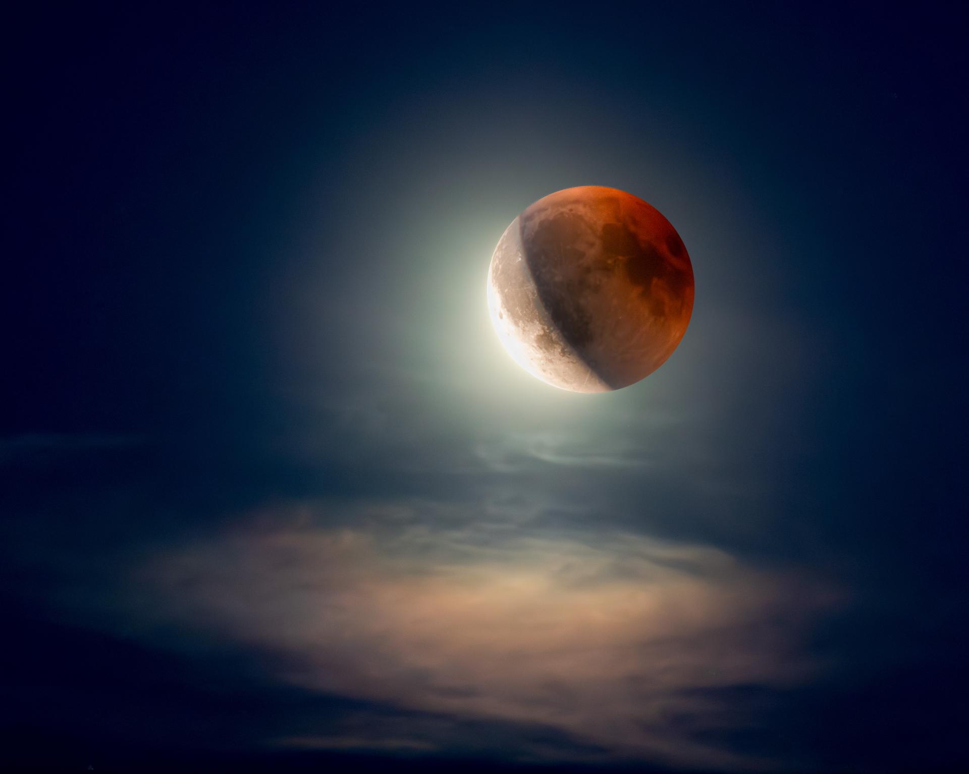 Global Photography Awards Winner - Newborn Moon