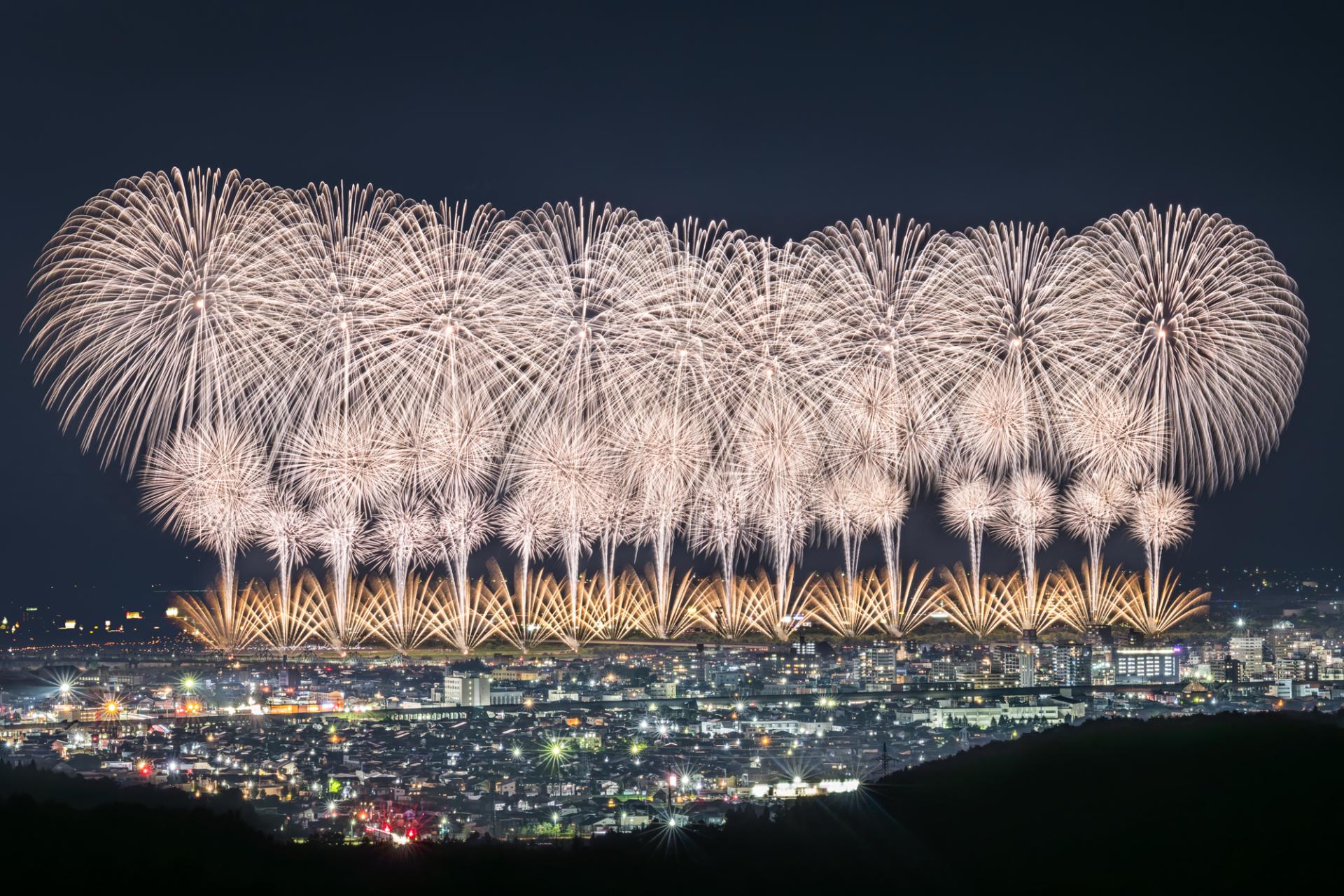 Global Photography Awards Winner - The art of fireworks - 001
