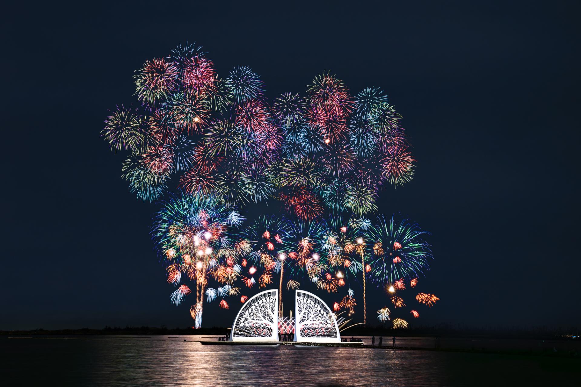 Global Photography Awards Winner - The art of fireworks - 001