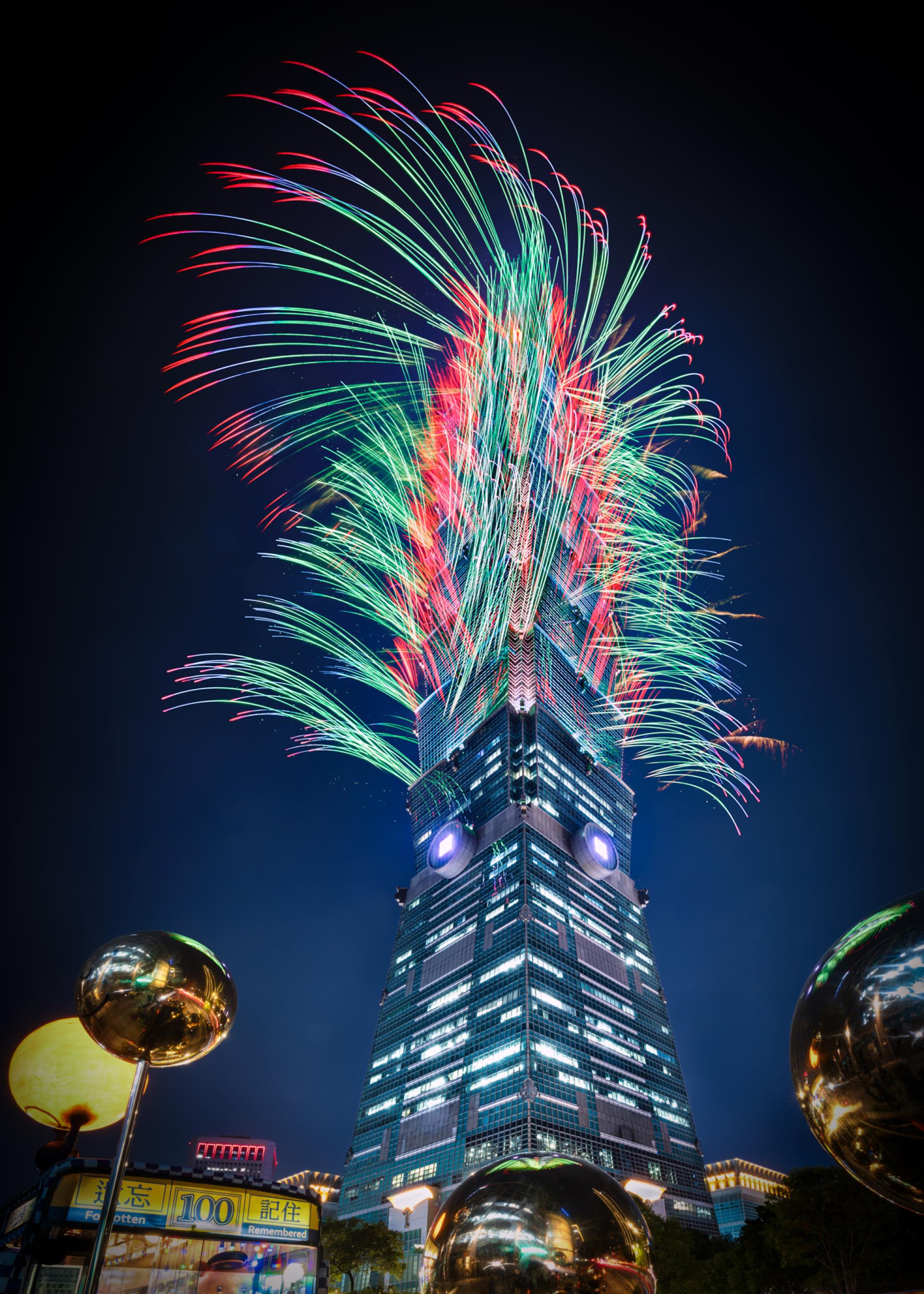 Global Photography Awards Winner - The art of fireworks - 001