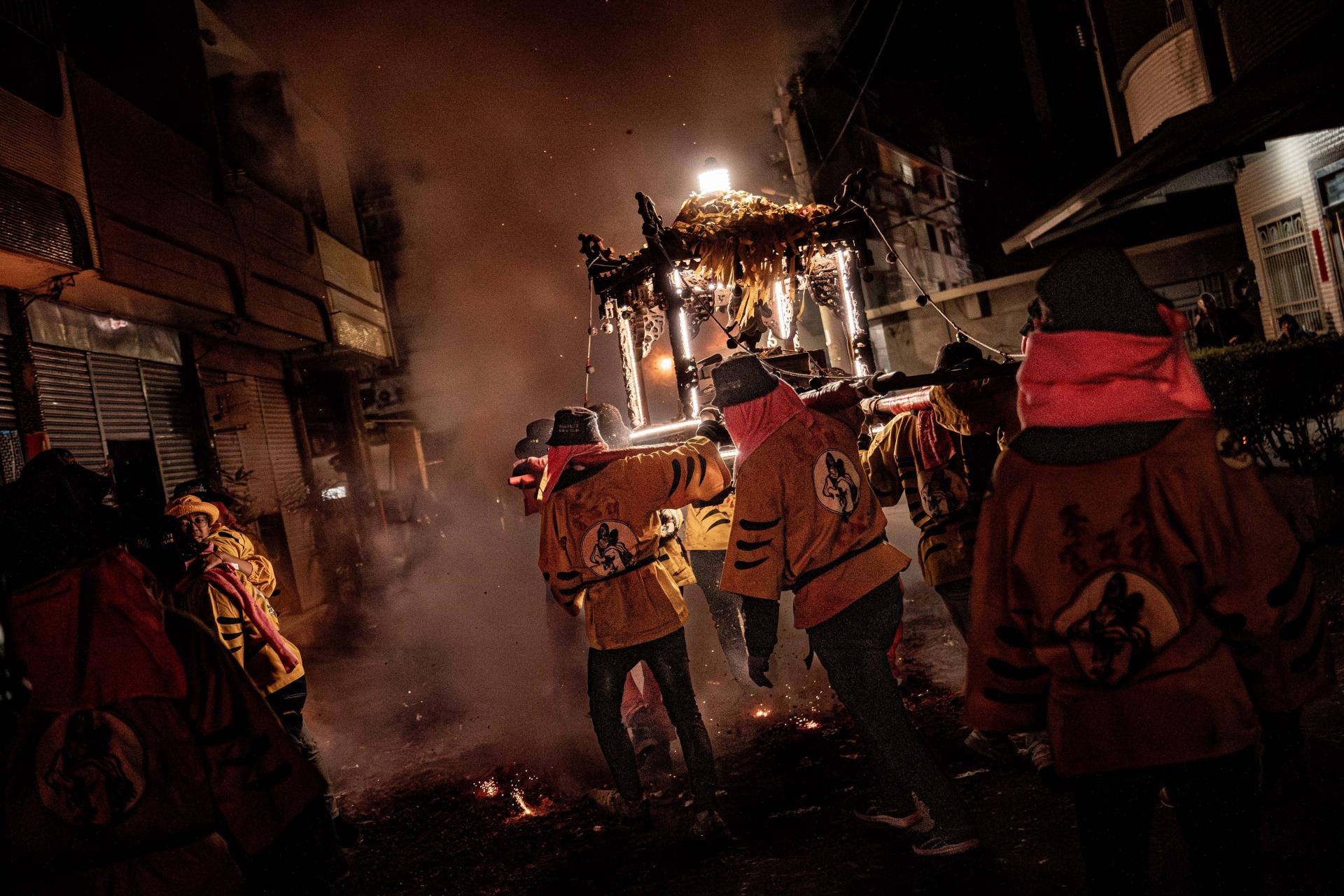 Global Photography Awards Winner - 黑暗中的光
