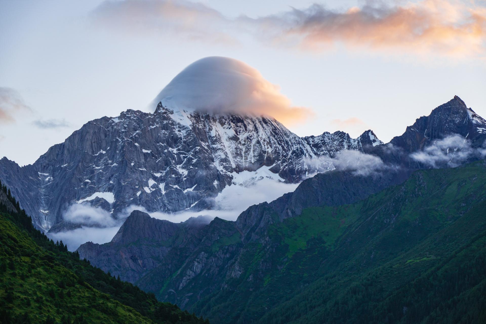 Global Photography Awards Winner - Crown‑Cloud at Dusk Peak
