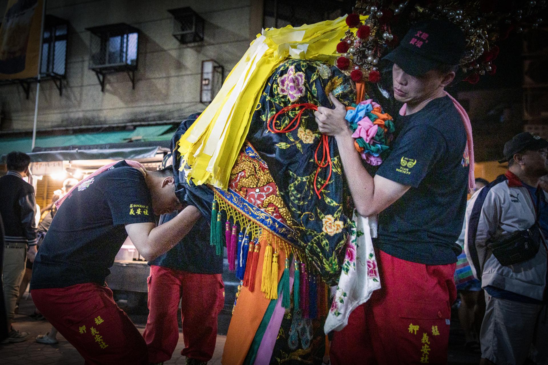 Global Photography Awards Winner - Steps of Grace: Yi-An Guardians