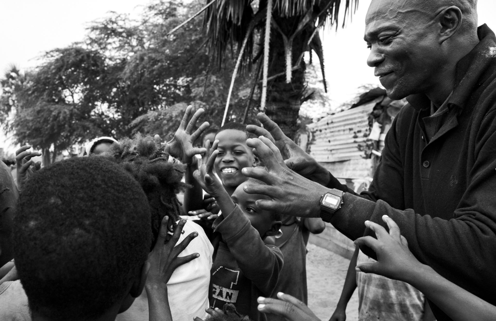 Global Photography Awards Winner - The Hands that Weave Chants
